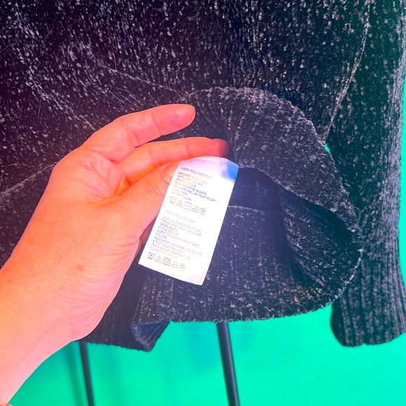 Tommy Bahama, Size XS, Bkack, Plush Sweater, Soft, 100% Polyester - Picture 4 of 13